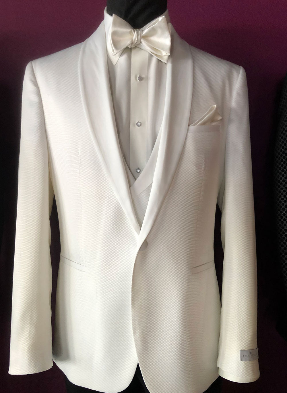mannequin wearing ivory shawl collar tuxedo with an ivory tuxedo shirt and an ivory bowtie that you tie-yourself